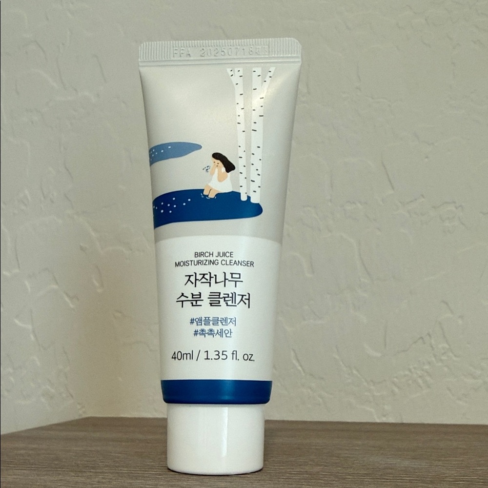 Round Lab Birch Juice Moisturizing Cleanser Travel Size